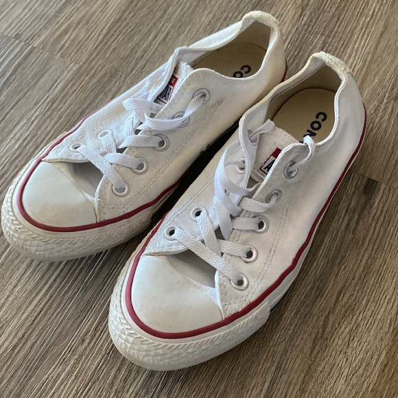 Converse Shoes - Converse white 6 tennis shoes sneakers laces red stripe classic shoes